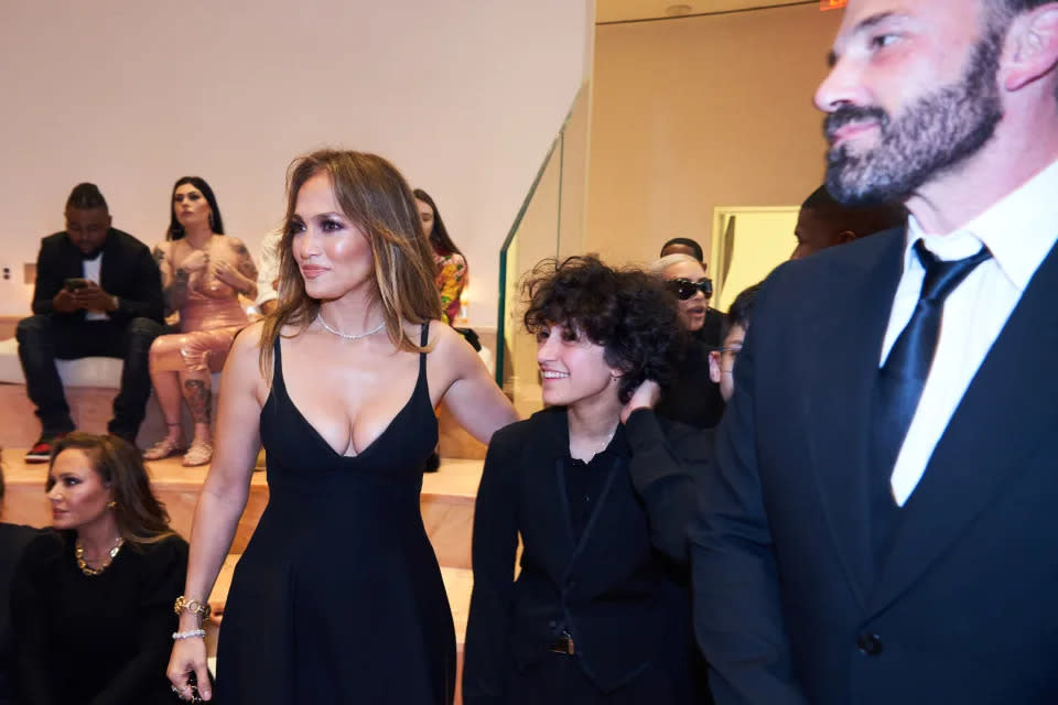 Jennifer Lopez, Emme Lopez und Ben Affleck bei der Veranstaltung „JR Ridinger Celebration Of Life“ imFaena Forum in Miami Beach, 8. Oktober 2022. (Getty Images)