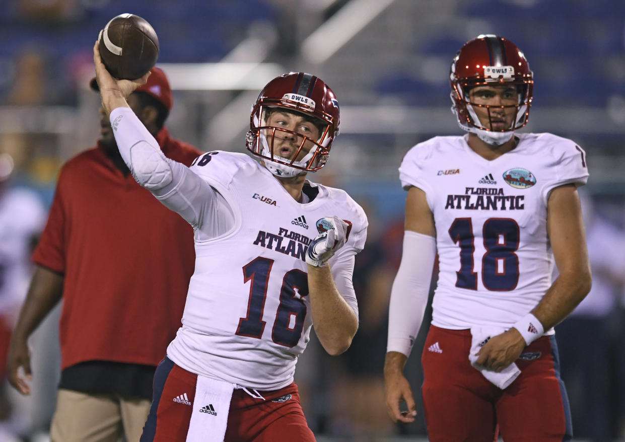 Florida Atlantic quarterback Jason Driskel warms up before the starts of an NCAA college football game against Akron in the Boca Raton Bowl in Boca Raton, Fla., Tuesday, Dec. 19, 2017. (Jim Rassol/South Florida Sun-Sentinel via AP)