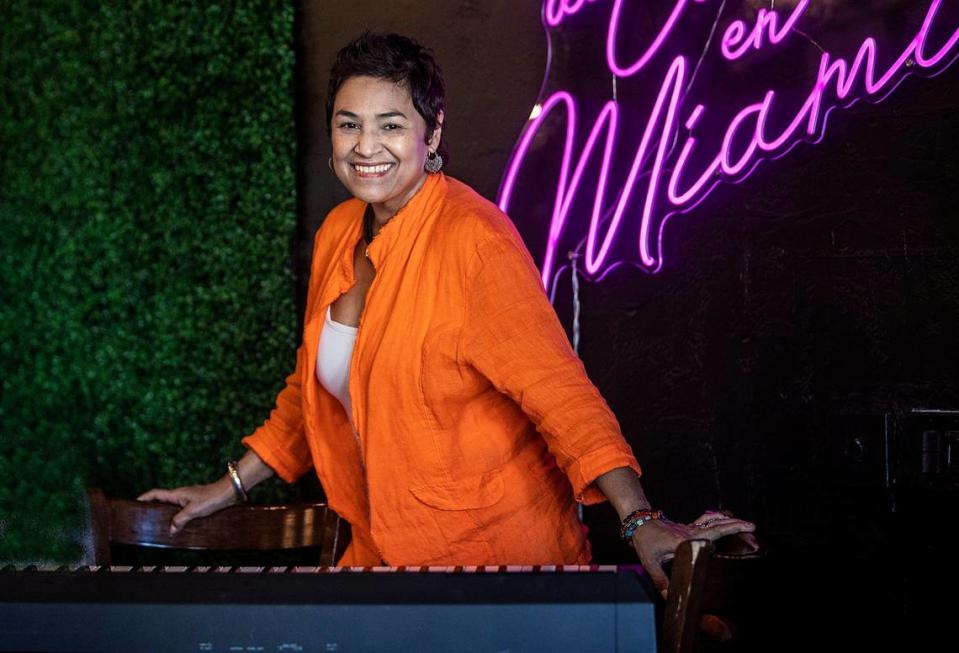 El cantautor tendrá como compañera -a petición del público- a una de las voces femeninas más bellas de Cuba, la cantante Gema Corredera.