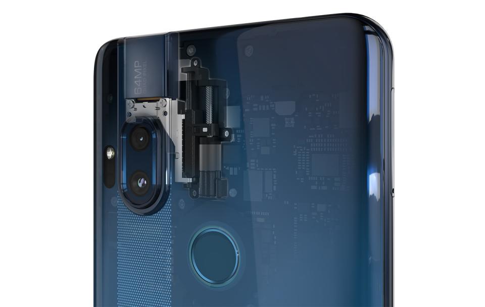 Motorola One Hyper 32-megapixel pop-up selfie camera