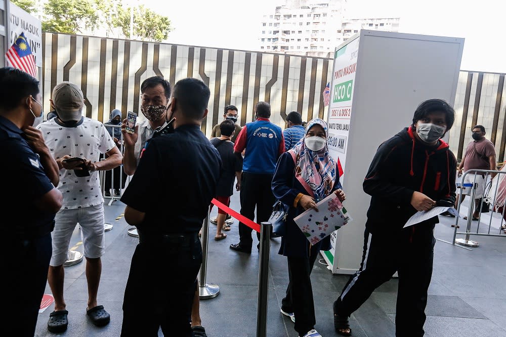 Parents accompany their children to receive their Covid-19 jab at the SPICE Convention Centre in Bayan Baru September 22, 2021. — Picture by Sayuti Zainudin