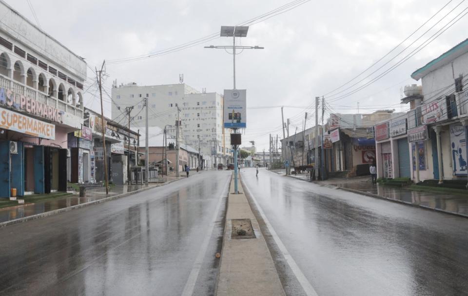 A deserted stretch along the Maka al-Mukarama street following an attack (REUTERS)