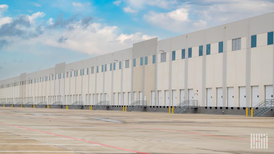 Chicago suburb bans warehouse, fulfillment center development (Photo: Jim Allen/FreightWaves)