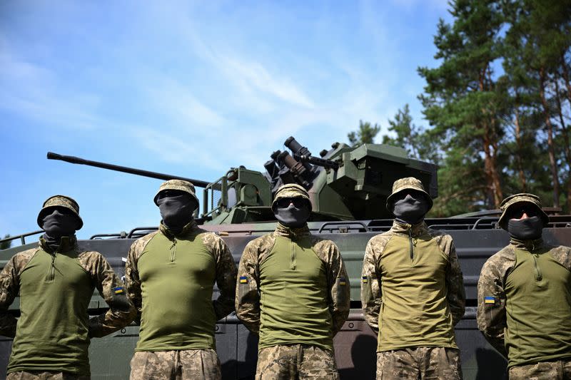Ukrainian soldiers train in Klietz