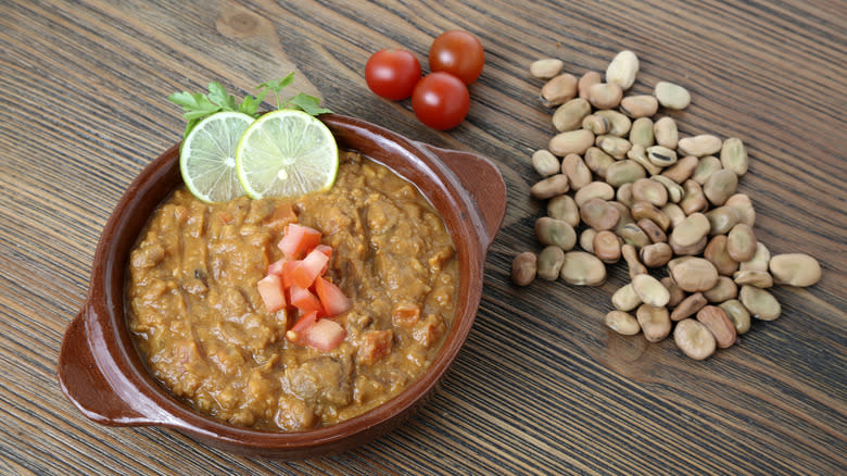 chickpeas in powl with lemons