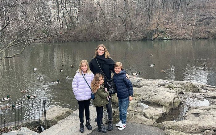 Princesa Magdalena con sus tres hijos en Nueva York