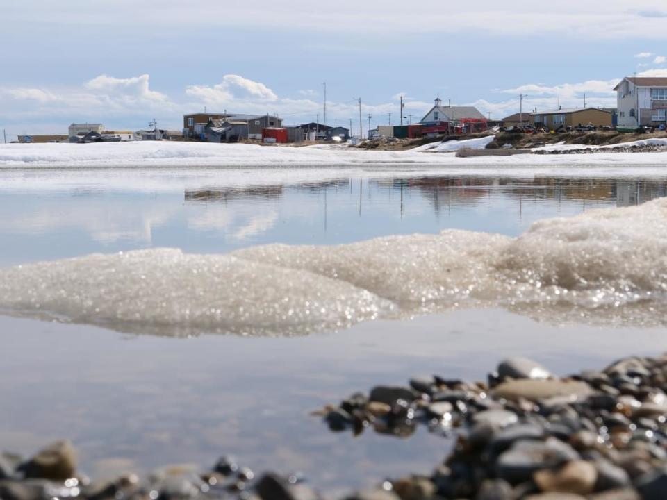 Tuktoyaktuk saw the number of COVID-19 cases drop in its community to six Friday, from 17 on Thursday, leading to an overall decrease in the number of cases across the territory by almost half. (Mario De Ciccio/Radio-Canada - image credit)