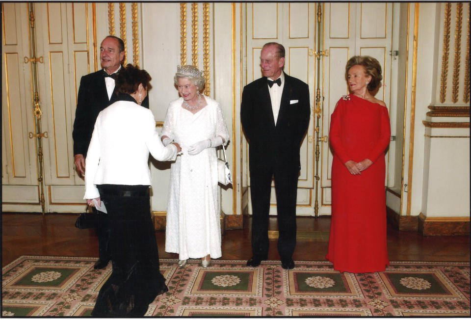 Françoise Dumas curtsies for Queen Elizabeth II at a French state dinner in 2004