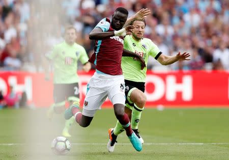 Britain Soccer Football - West Ham United v AFC Bournemouth - Premier League - London Stadium - 21/8/16 West Ham United's Cheikhou Kouyate is fouled by Bournemouth's Harry Arter resulting in Arter receiving a second yellow card and being sent off Action Images via Reuters / Carl Recine Livepic EDITORIAL USE ONLY.