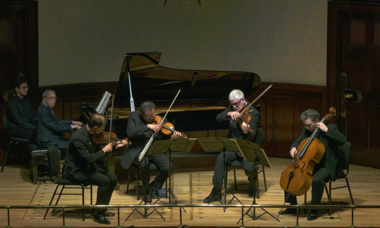 <span>Murray Perahia at the piano with the ASMF Chamber Ensemble at Wigmore Hall.</span><span>Photograph: Wigmore Hall</span>