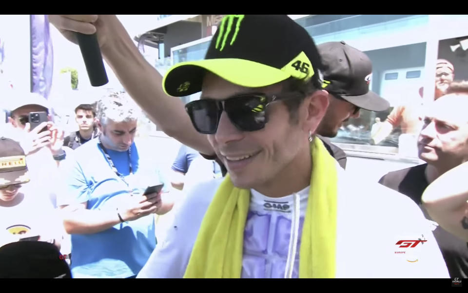 面帶笑容迎接第二天賽事的Valentino Rossi。