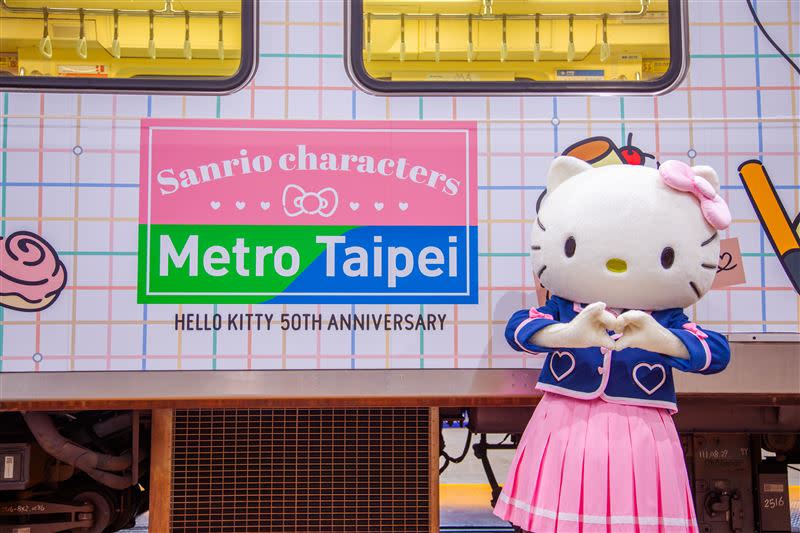 Hello Kitty跨界聯名捷運彩繪列車與主題商店，好拍又好買。（圖／台灣三麗鷗提供）