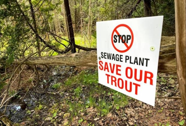 Community members opposed to a planned wastewater treatment plant in the Town of Erin have put up hundreds of signs in an effort to draw attention to their concerns. (John Badcock/CBC News - image credit)