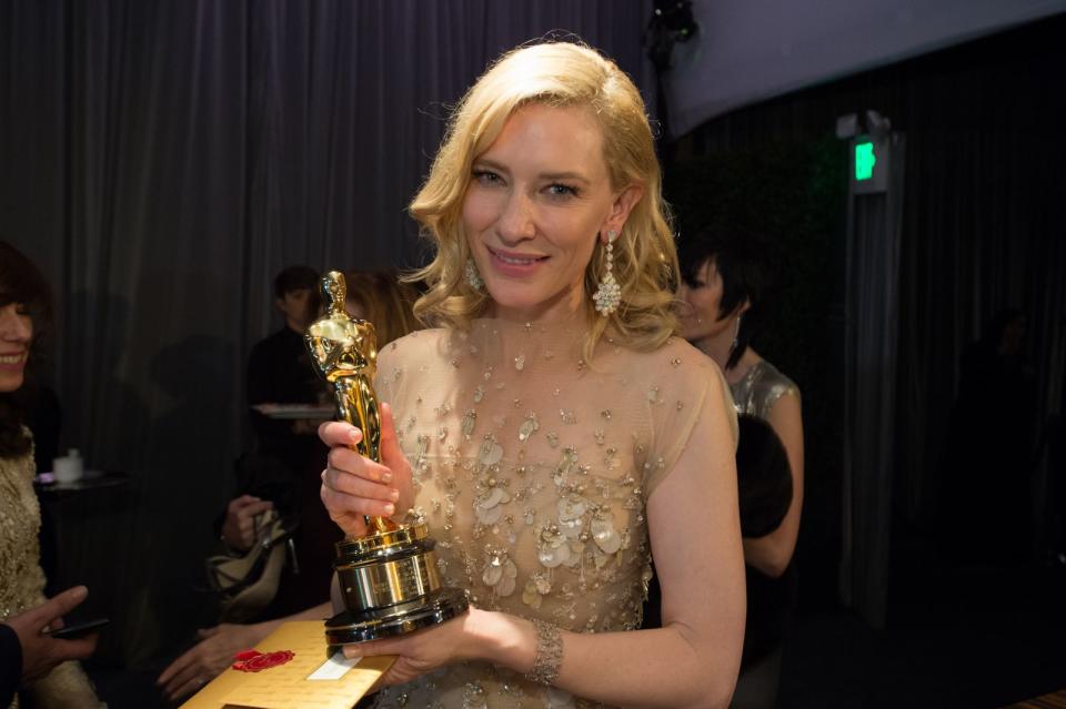 Woody Allen sei Dank: Für ihre Rolle in "Blue Jasmine", dem 2013er-Film des viel beschäftigten New Yorker Regisseurs, gewann Cate Blanchett ihren zweiten Oscar. Diesmal sogar als beste Hauptdarstellerin. In der schwarzen Komödie spielte Blanchett eine Frau, die nach ihrem finanziellen Absturz ein neues Leben beginnen will. (Bild: Greg Harbaugh / ©A.M.P.A.S.)