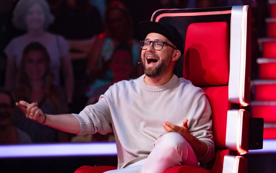 Mark Forster auf dem Coach-Sthul von The Voice of Germany