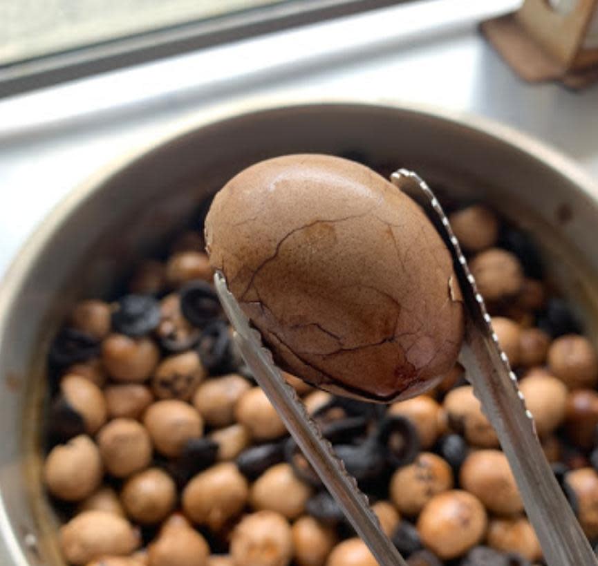 金盆阿嬤的茶葉蛋，深受遊客喜愛。（圖／翻攝自Google地圖）