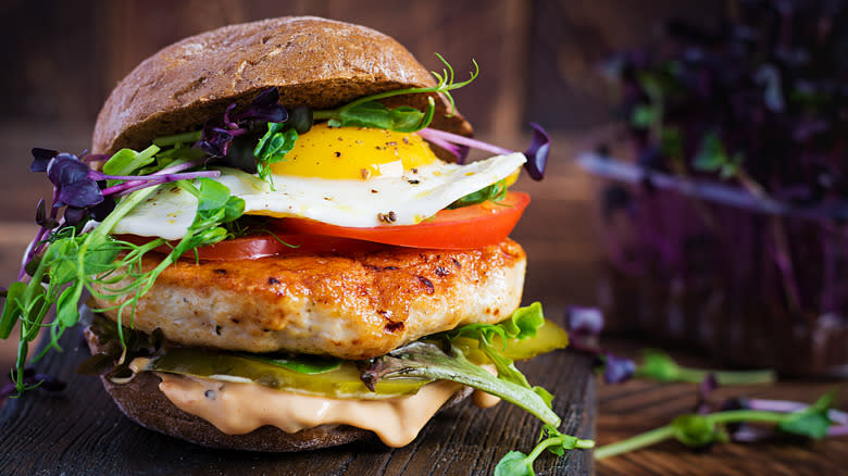 Turkey burger with an egg