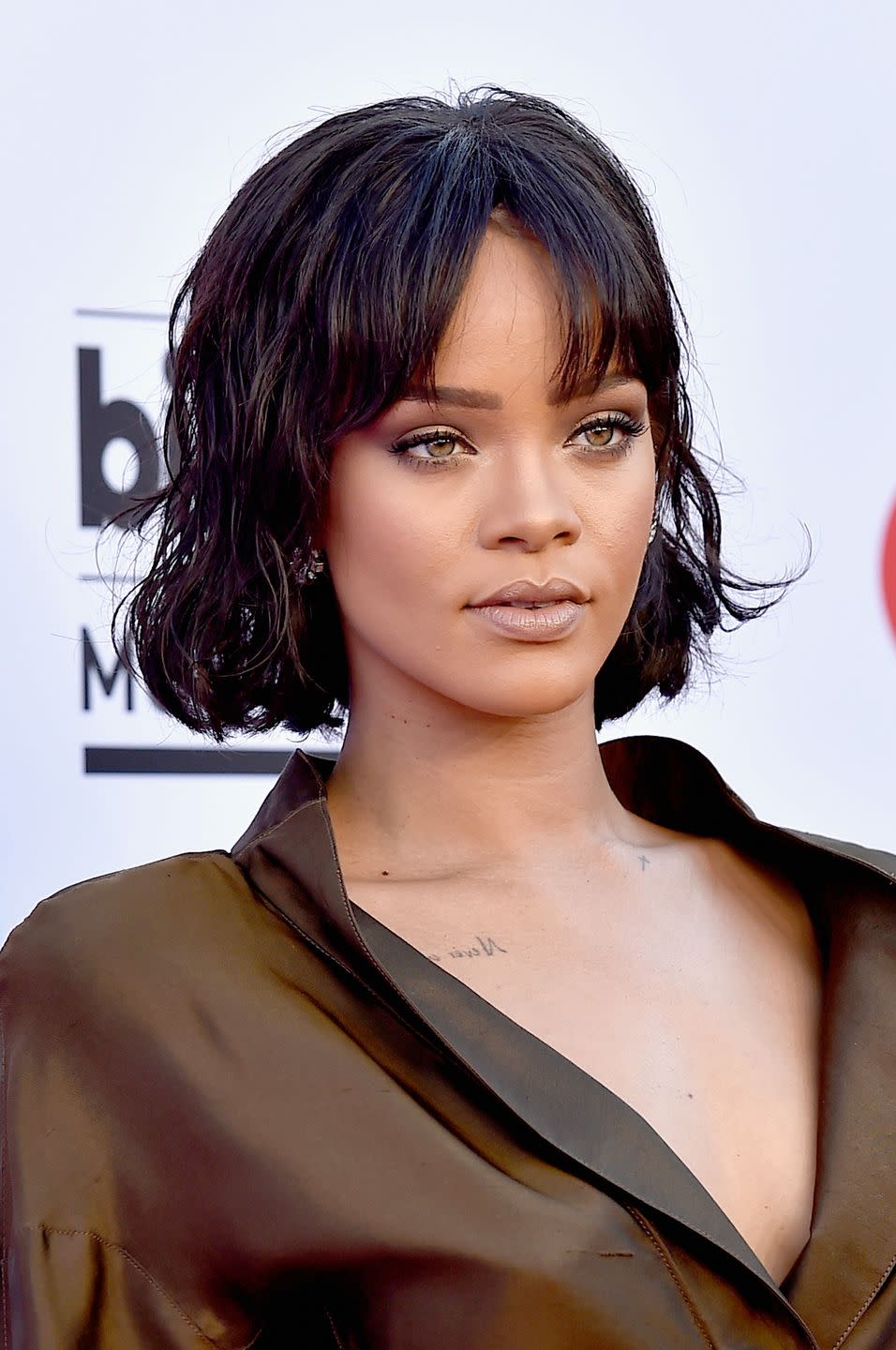 Side fringe hairstyles: Rihanna