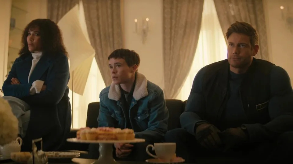 the-umbrella-academy-Emmy Raver-Lampman, Elliot Page, Tom Hopper-netflix