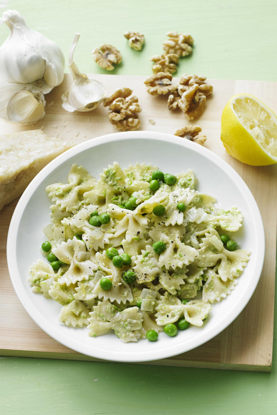 Pasta With Walnut Pesto and Peas