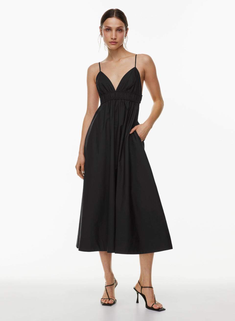 someone wearing the aritzia Babaton Encourage Poplin Dress