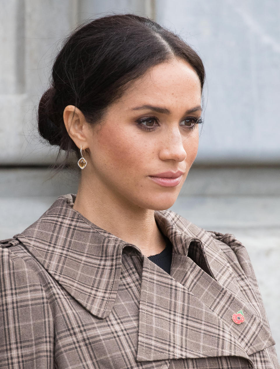 WELLINGTON, NEW ZEALAND - OCTOBER 28:  (NO UK SALES FOR 28 DAYS) Meghan, Duchess of Sussex meetS wellwishers as she visits the National War Memorial on October 28, 2018 in Wellington, New Zealand. The Duke and Duchess of Sussex are on their official 16-day Autumn tour visiting cities in Australia, Fiji, Tonga and New Zealand.  (Photo by Pool/Samir Hussein/WireImage)