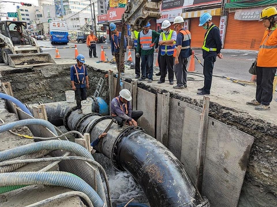 台水四合一停水改接工程順利，水公司表示，台中七行政區可望提早2.5小時復水。（圖：台水公司提供）