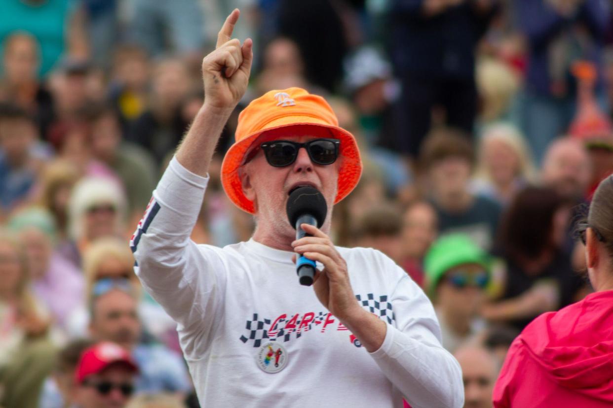 CarFest, Laverstoke Park Farm, Hampshire, UK. 25th Aug, 2023. Chris Evans introduces the main acts. Created by Chris Evans, CarFest is the largest family fundraising festival in the UK. Credit: Julian Kemp/Alamy Live News