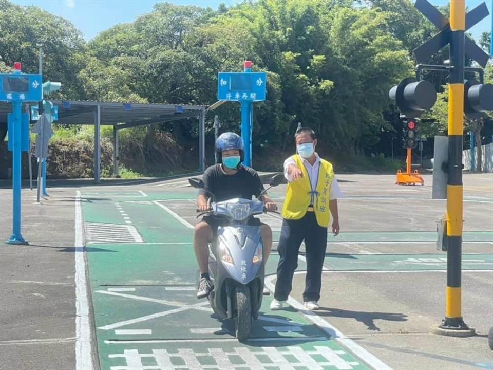 機車駕訓補助，明年加碼擴大倍增補助至2萬名。（資料照／呂筱蟬攝）