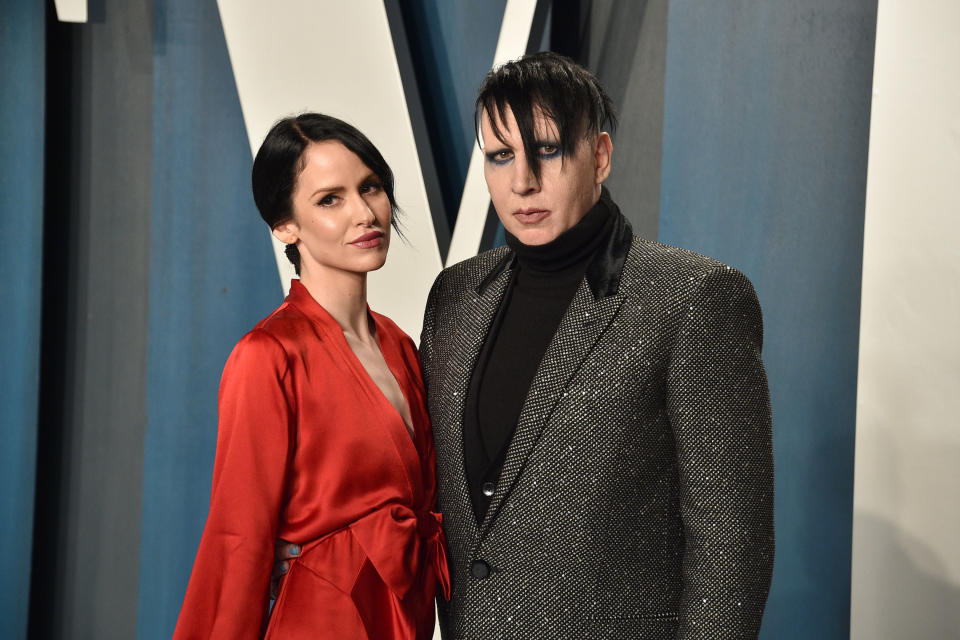 Lindsay Usich y Marilyn Manson en la Fiesta de Oscares 2020 de Vanity Fair en 'Wallis Annenberg Center for the Performing Arts' en Beverly Hills, California. (Photo by David Crotty/Patrick McMullan via Getty Images)