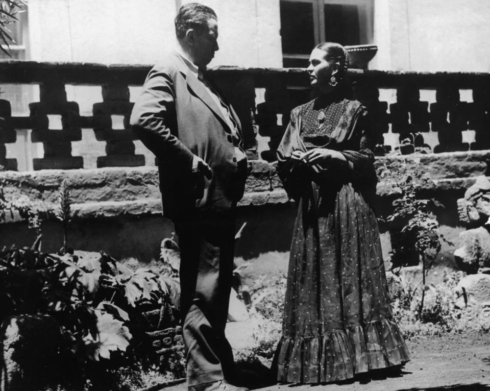 <div class="inline-image__caption"><p>Diego Rivera and Frida Kahlotalk together in the garden, near the porch of Kahlo's home in Mexico City, Mexico in 1937.</p></div> <div class="inline-image__credit">FPG/Getty Images</div>
