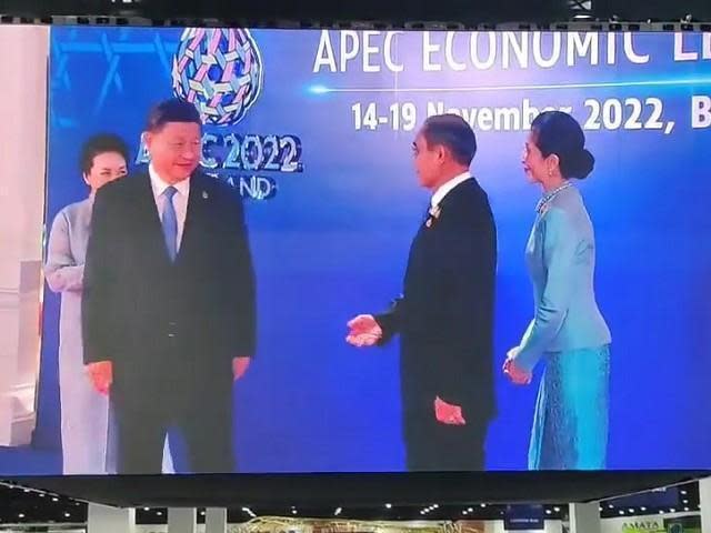 Just a few days ago there was a diplomatic episode where Prayuth was refused to shake hands by Xi Jinping.  (reposted from twitter)