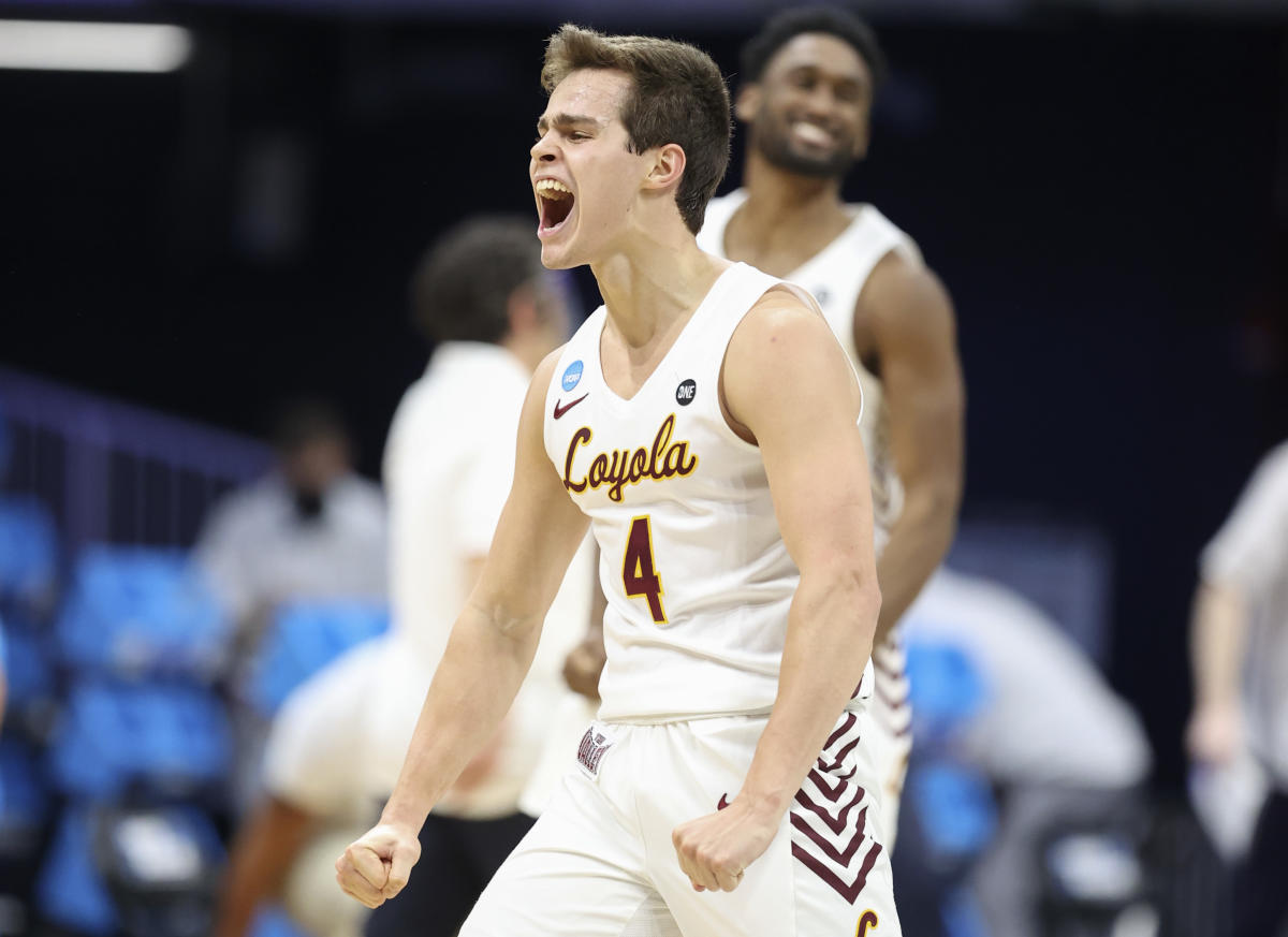 Loyola Chicago Ramblers starting lineup jersey