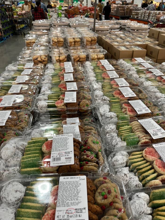 Costco's holiday bakery selection