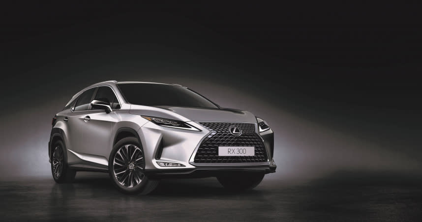 2022年式之RX 300推出限量領航勁化車型，以豐富的科技便利配備，提供車主更超值有感的豪華休旅選擇。(圖為RX 300 曜黑時尚版)