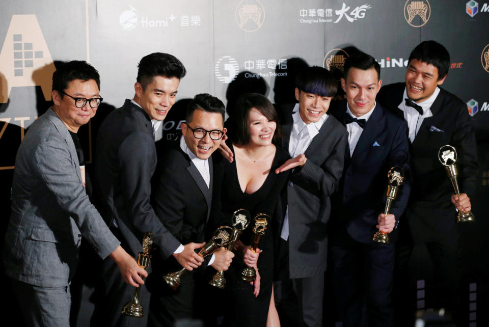 Taiwanese band Sodagreen pose with producer Lin Wei-Zhe (L) after winning the Best Band award at the 27th Golden Melody Awards in Taipei, Taiwan June 25, 2016. (Reuters/Tyrone Siu)