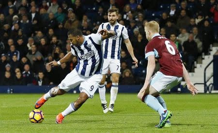 Britain Football Soccer - West Bromwich Albion v Burnley - Premier League - The Hawthorns - 21/11/16 West Bromwich Albion's Salomon Rondon scores their fourth goal Action Images via Reuters / Andrew Boyers Livepic