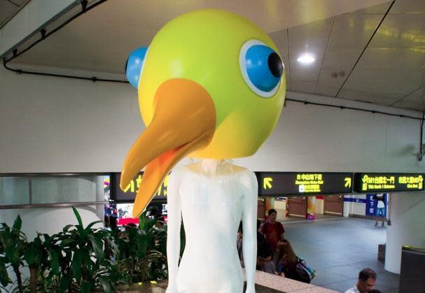 成為台北車站地標的裝置藝術品「鳥人」，歷經11年，今年7月因合約到期從原地點「畢業」，讓許多人感到不捨。（翻攝台北當代藝術館臉書）