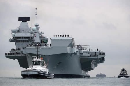 The Royal Navy's new aircraft carrier, HMS Queen Elizabeth, arrives in Portsmouth, Britain August 16, 2017. POPHOT Ian Simpson/Royal Navy/MoD/Crown Copyright/Handout via REUTERS