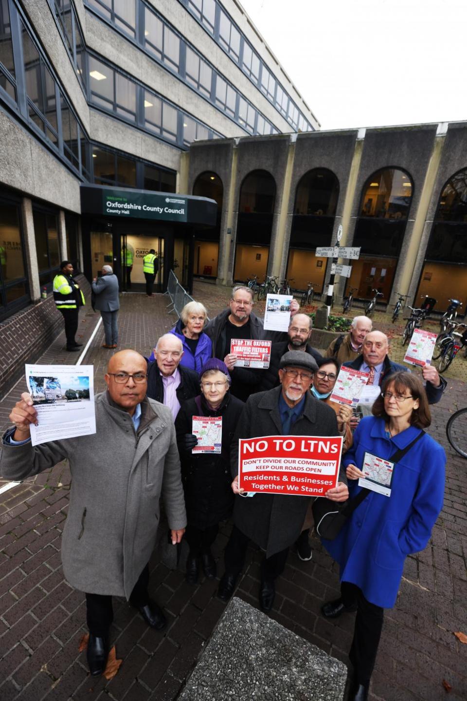 Oxford Mail: una protesta frente al County Hall en Oxford 