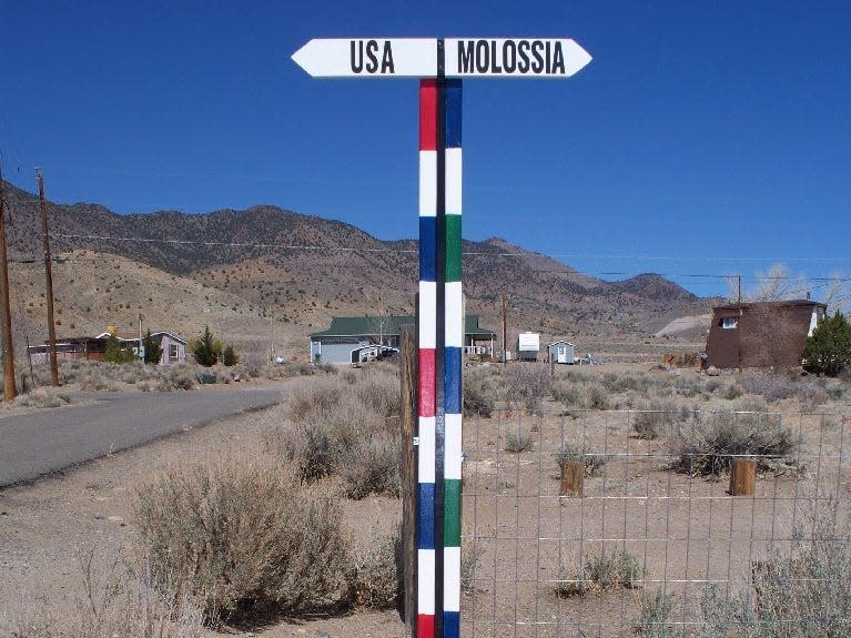 Signposts showing 'USA' and 'Molossia'