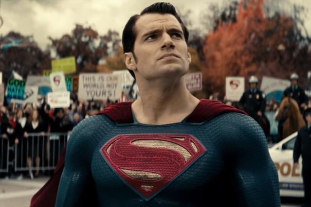 Sai primeira imagem de Henry Cavill como Super-Homem em “Batman V Superman”