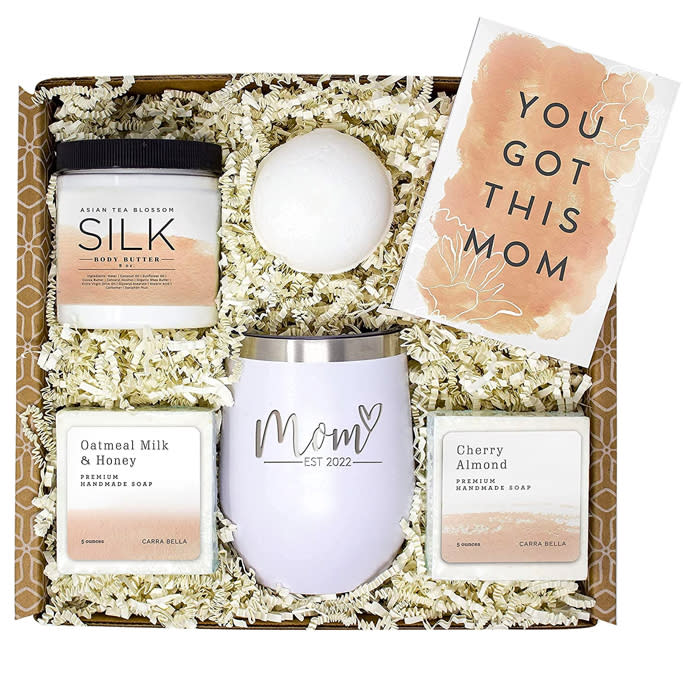 Sofilly Mom Est. 2022 Relaxing Spa Gifts Basket