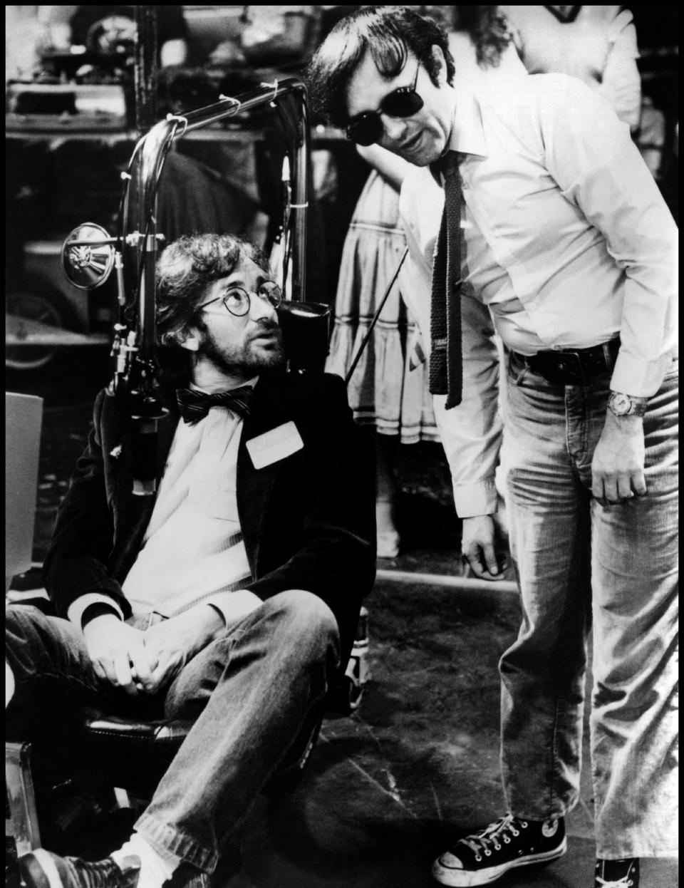 Prod DB Â© Warner Bros - Amblin / DR GREMLINS de Joe Dante 1984 USA avec Steven Spielberg (producteur executif) et Joe Dante sur le tournage