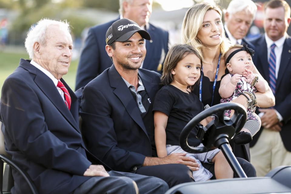 <p>(L-R) Arnold Palmer, Jason Day of Australia, Dash Day, Ellie Day and Lucy Day sit for a photo following Day’s one stroke victory on the 18th hole green during the final round of the Arnold Palmer Invitational presented by MasterCard at Bay Hill Club and Lodge on March 20, 2016 in Orlando, Florida. (Photo by Cy Cyr/PGA TOUR) </p>