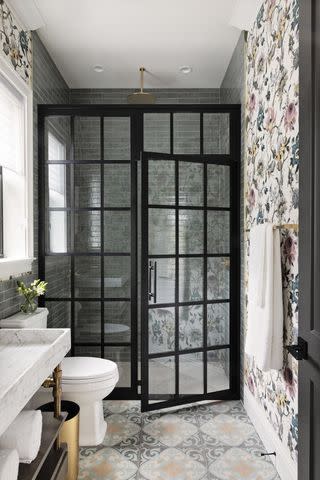 <p>Design by <a href="https://lisagilmoredesign.com/" data-component="link" data-source="inlineLink" data-type="externalLink" data-ordinal="1">Lisa Gilmore Design</a> / Photo by <a href="https://www.nativehousephotography.com/" data-component="link" data-source="inlineLink" data-type="externalLink" data-ordinal="2" rel="nofollow">Native House Photography</a></p>