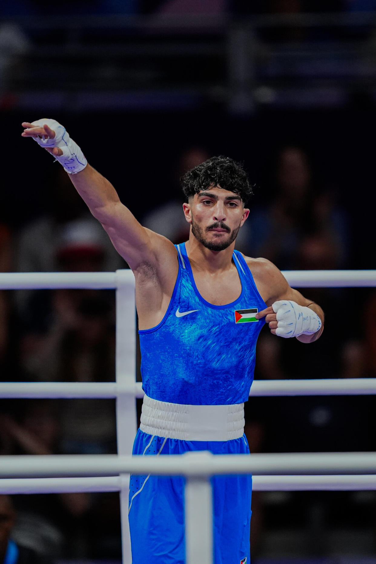 El boxeador palestino Wasim Abusal compitió luciendo su bandera en la parte superior. (Daniel Berehulak/The New York Times)