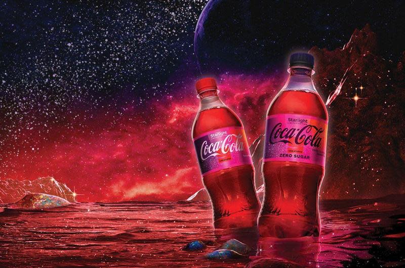可口可樂將推出全新口味的可樂，名稱就叫作「星光」（Starlight）。（翻攝自twitter @SPACEdotcom）