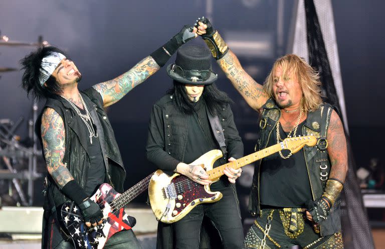 Vince Neil, Mick Mars y Nikki Sixx de Mötley Crüe en 2015, en tiempos de paz dentro de la banda