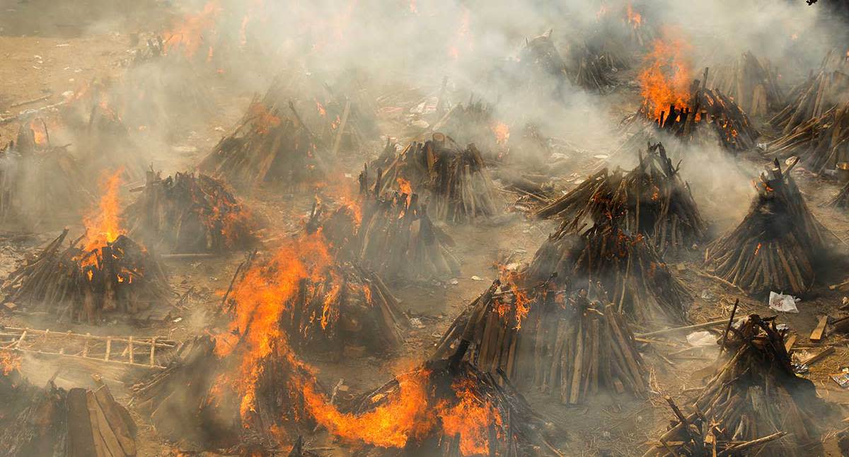 Burning funeral pyres of those who died from the coronavirus during a mass cremation in New Delhi. (Reuters)